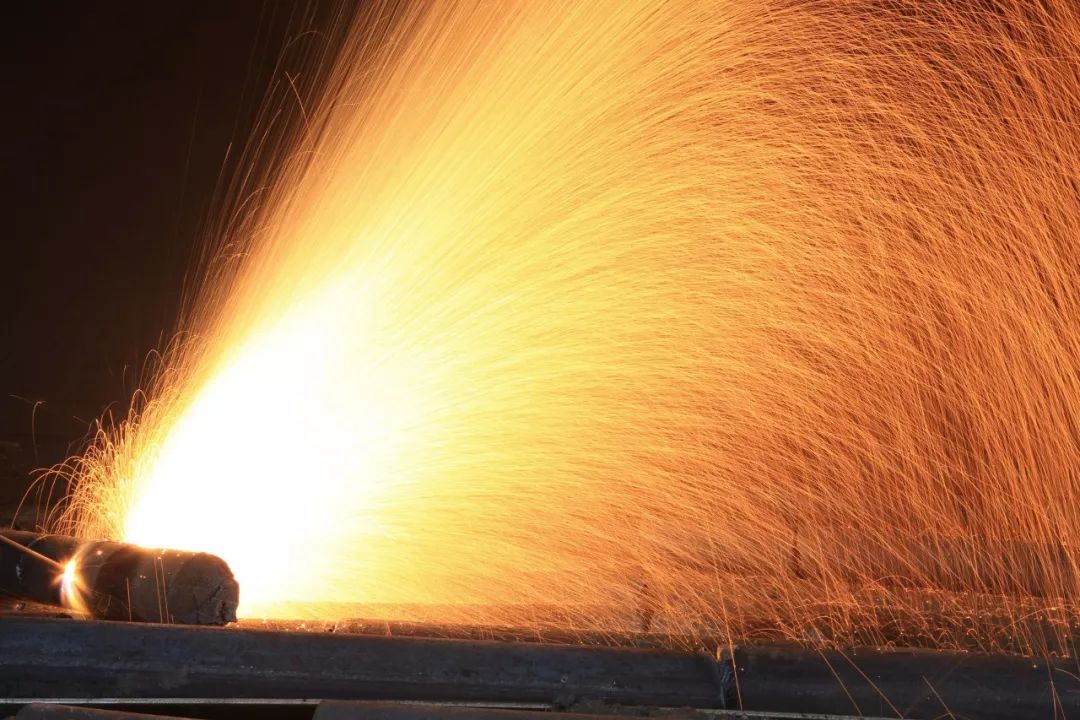 火花.jpg 火花.jpg